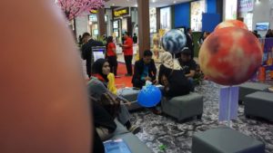 Familia Urban - Beberapa pengunjung yang tertarik langsung memberikan data