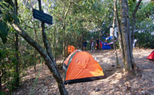 kemah di gunung lembu