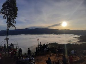 Tempat wisata gunung luhur citorek memiliki jalur pendakian yang rekomen