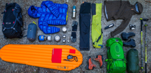 Berbagai macam peralatan mendaki yang sangat penting dibawa