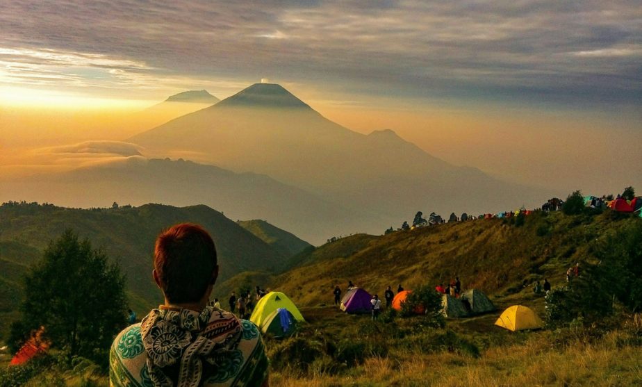 Wisata gunung sibuatan memiliki daya tarik yang mempesona cocok menikmati sunset