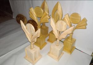 piala dari barang bekas