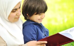 Membacakan Buku dengan Rutin