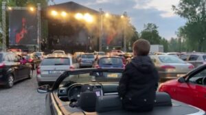 konser musik drive in